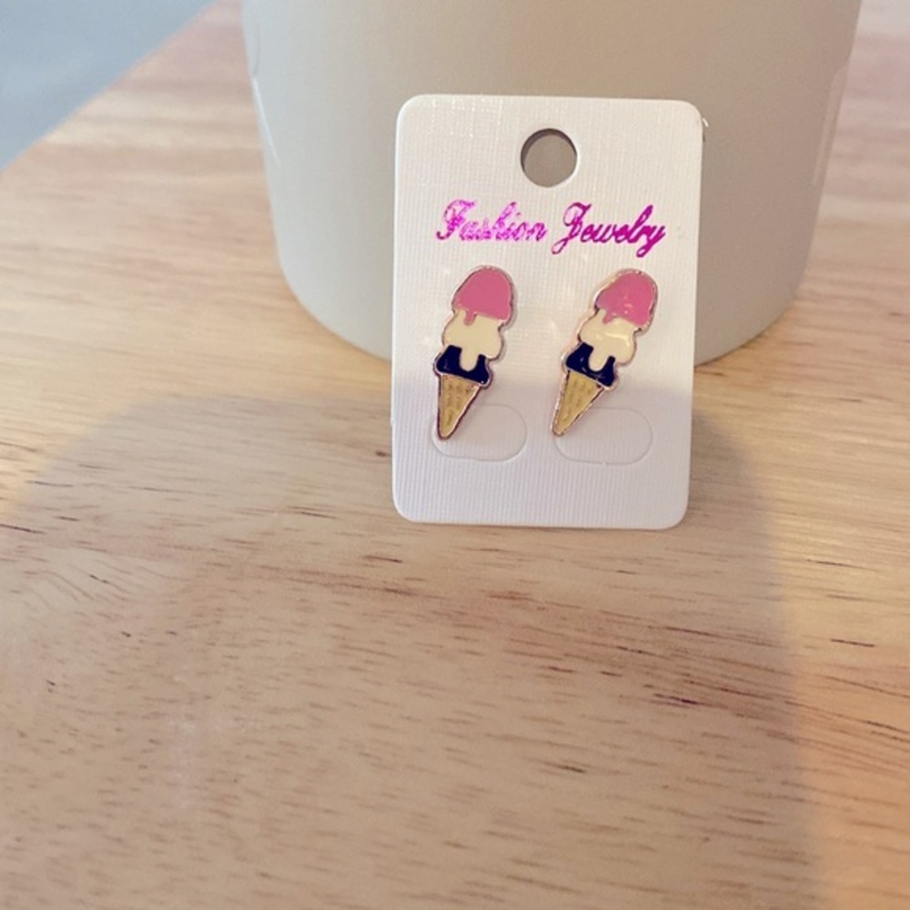 Ice cream cone Earrings.